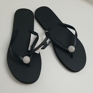 💚 3/$10 Sandals. C2b1